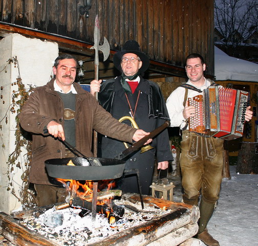 Datei:Holzknechtsterz am Dorfplatz-SD.jpg