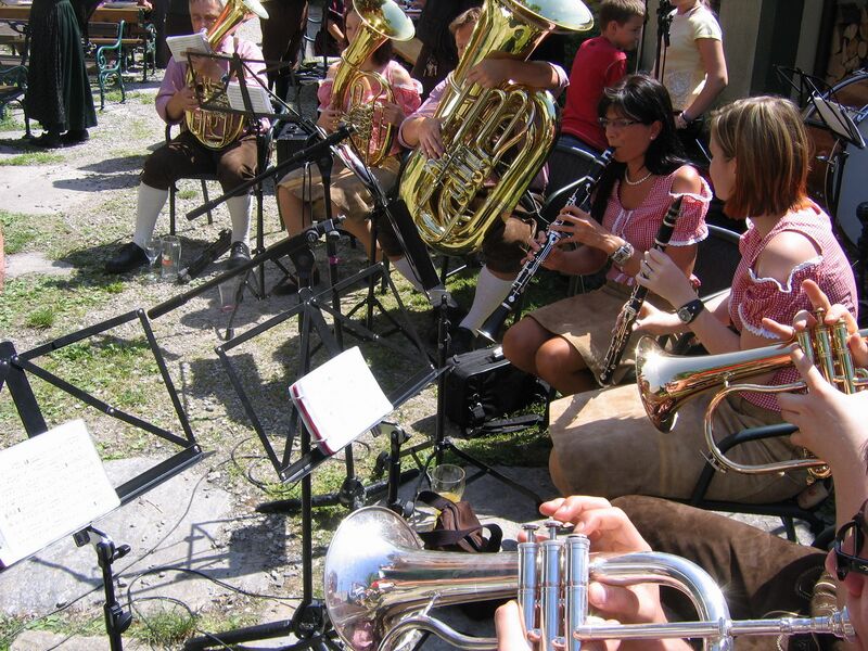 Datei:Manker Tanzlmusi Frühschoppen 2009.jpg