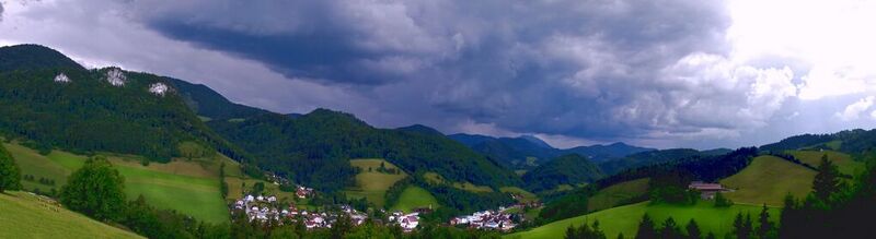 Datei:1020px-Panorama Frankenfels Leb.jpg