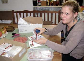 Petra bei Dirndlkarten "füllen"