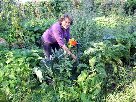Frieda mit Kraut und Kapuziner Kresse