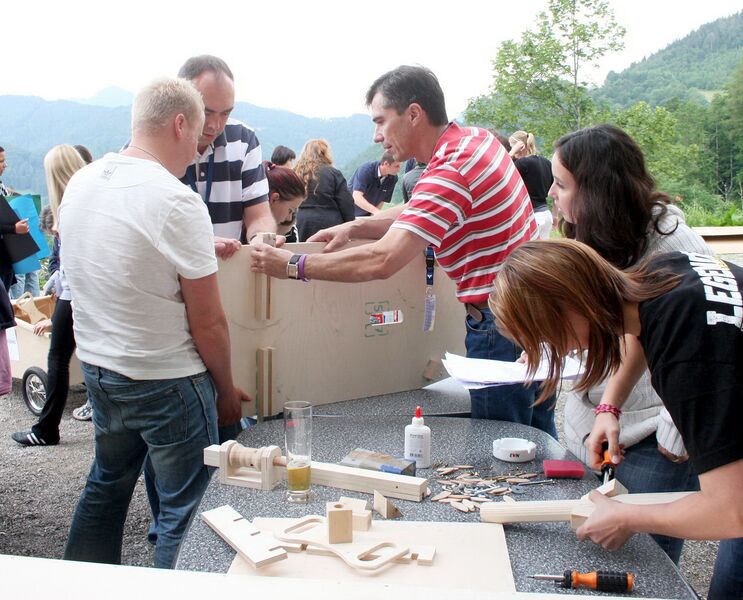 Datei:Seifenkistenbau Mast.jpg