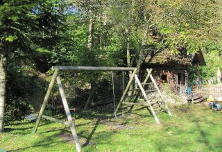 Schaukel beim Kinderspielplatz