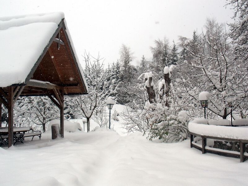 Datei:SH Winter Südgarten KrHittn.jpg