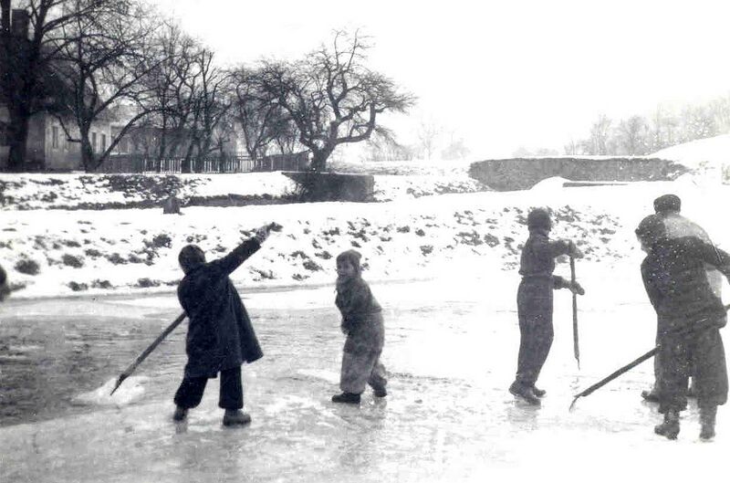 Datei:SW Eisteich Kinder.jpg