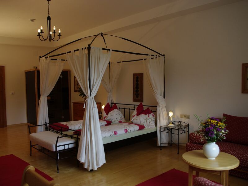 Datei:Zimmer 2006 im Dorfhotel.jpg