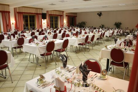 Feiren bis 300 Person in einem Raum