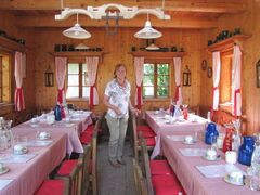 Halboffene Pfluaghittn innen