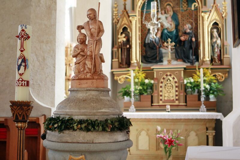 Datei:Taufbecken König.jpg