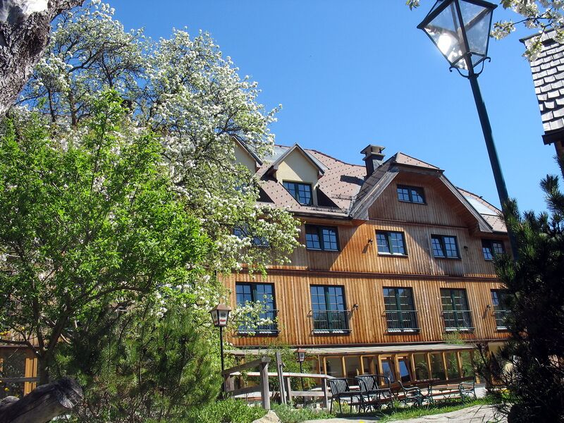 Datei:SH Südgartenhaus Frühling.jpg