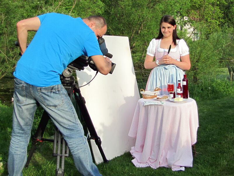 Datei:Cecilia Film Dirndlprod1.jpg