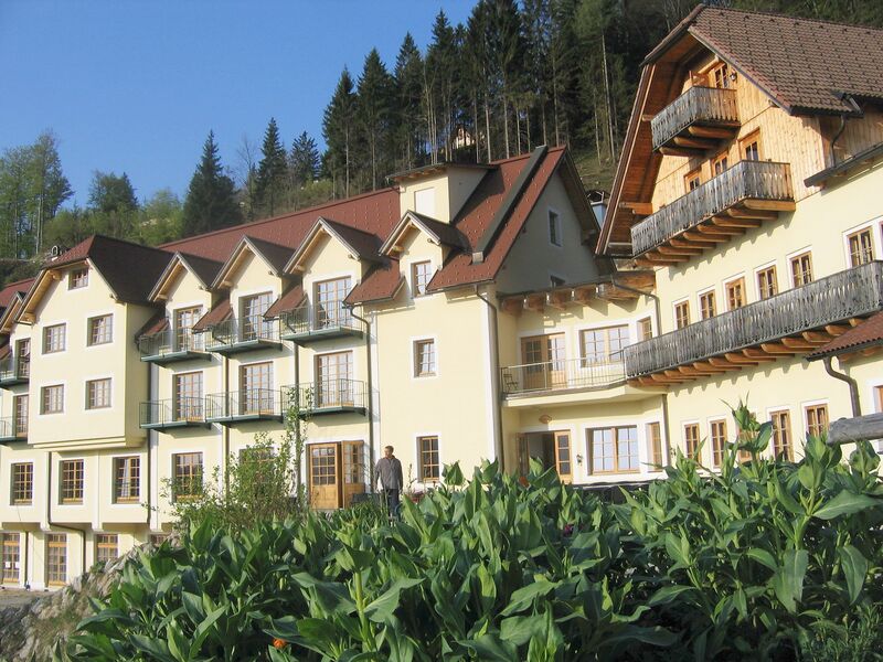 Datei:SD - Talblick mit Jagdhaus.jpg