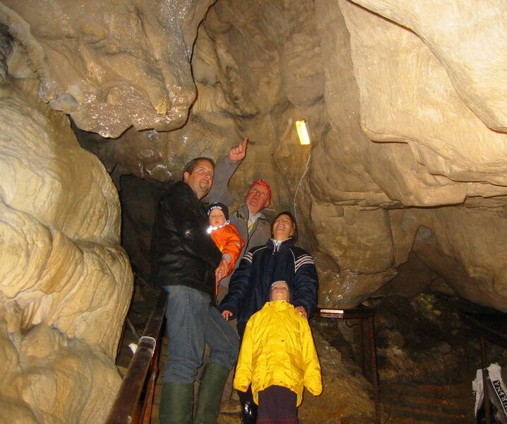 Datei:Nixh Führung Familie.jpg