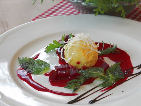 Kürbis auf Rote Rüben-Ragout