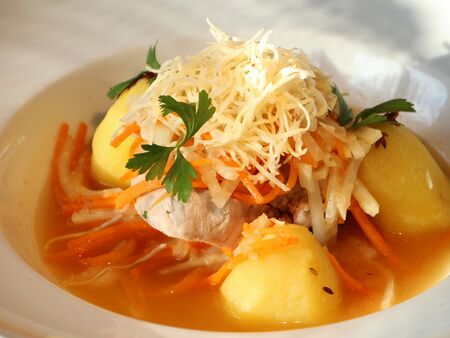 Regional, aber köstlich: Krenfleisch mit Erdäpfeln