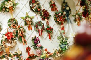 Weihnachten: Schmuck am Adventmarkt