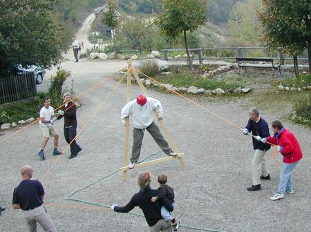 Teamübung auf dem Dorfplatz