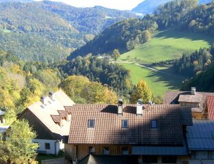 Blick über Dorflatzgebäude vom Kirchenplatz