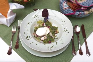 Wildkräutersalat mit Schafkäse