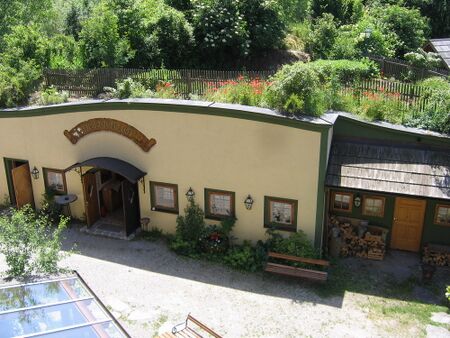 Mostinium mit Kräutergarten auf dem Dach