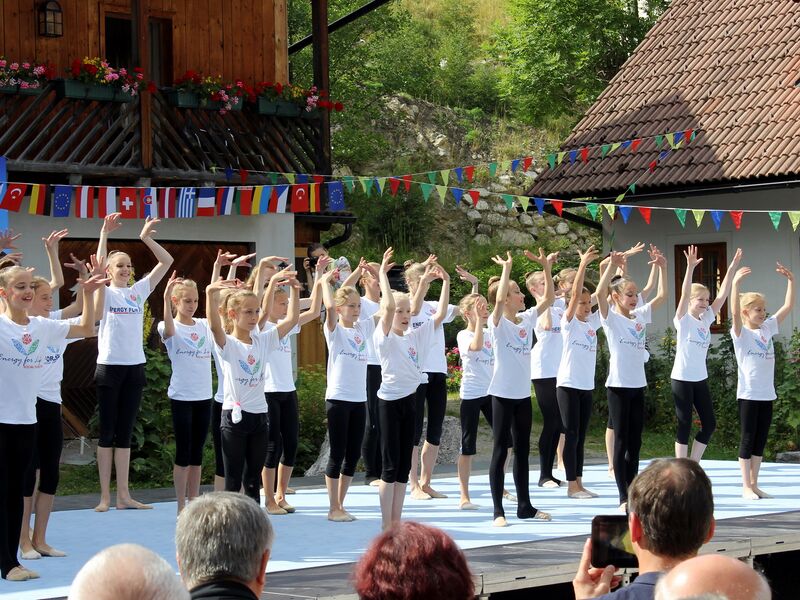 Datei:SD EFL Zumba Dorplatz.jpg