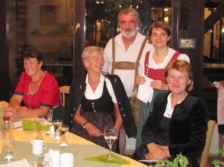 Frau Trostmann und Frau Dorli Draxler