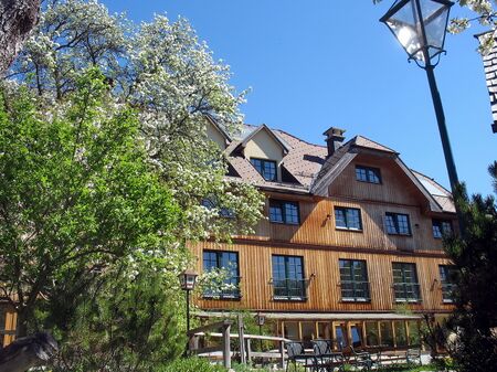 Südgartenhaus im Frühling - unweit dem Südgarteteich