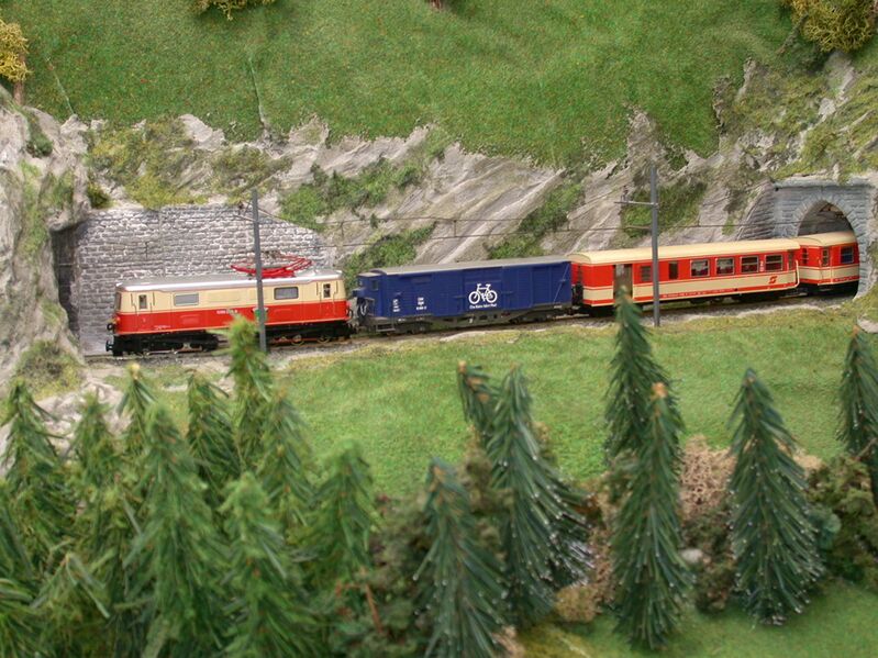 Datei:Modelbahn Kirchberg Tunnels.jpg