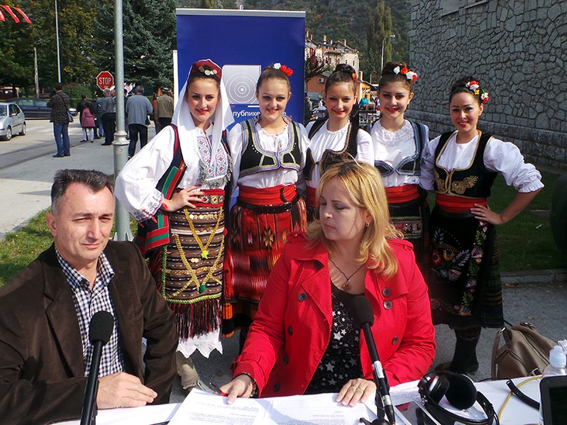 Datei:Drenjijada Dirndl-Kirtag.png