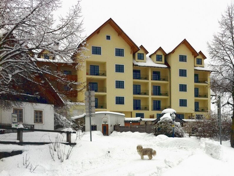Datei:SD Dorfhotel Winter Paula.jpg