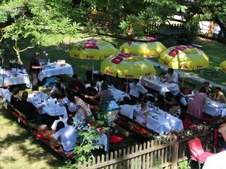 Schattiger Gastgarten