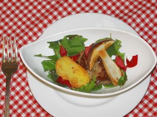 Wildkräuter-Vorspeise mit Steinpilz