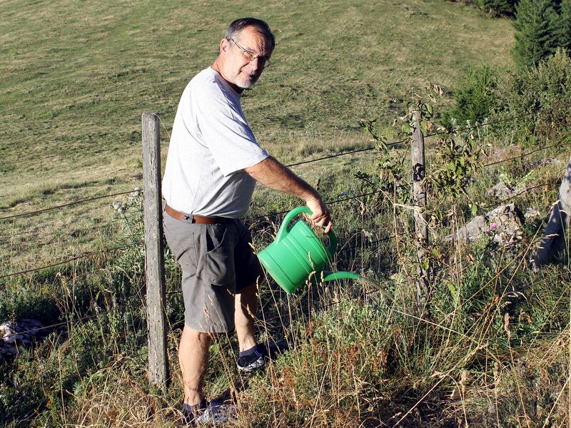 Datei:EST-Karl giesst höchste Dirndl.jpg