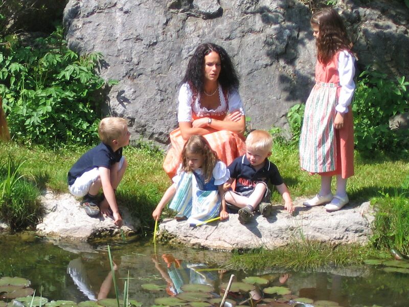 Datei:SH Südgartenbiotop Kinder8.jpg