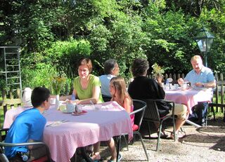 "grüne" und schattige Terrasse