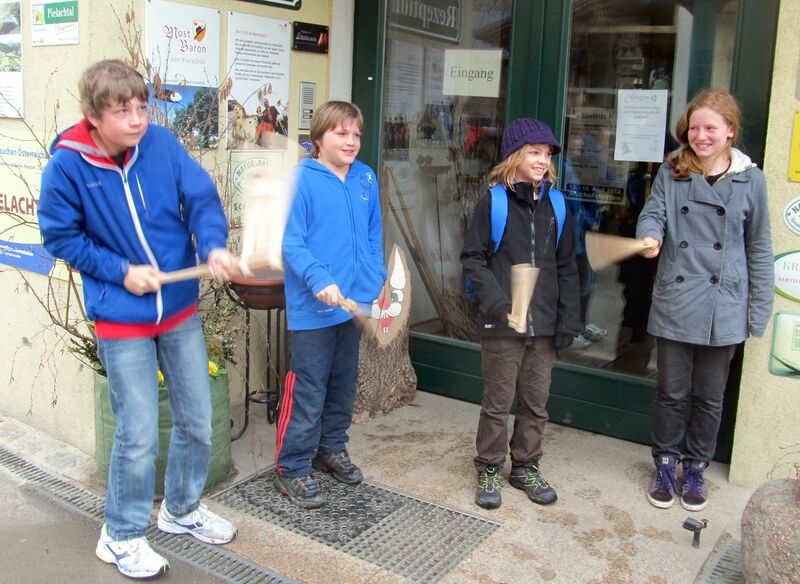 Datei:Ratschenkinder 2012.jpg