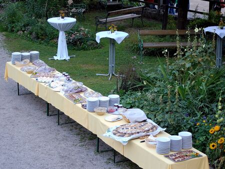 Ortstafel Gebildebrot mit Begrüßungsjause