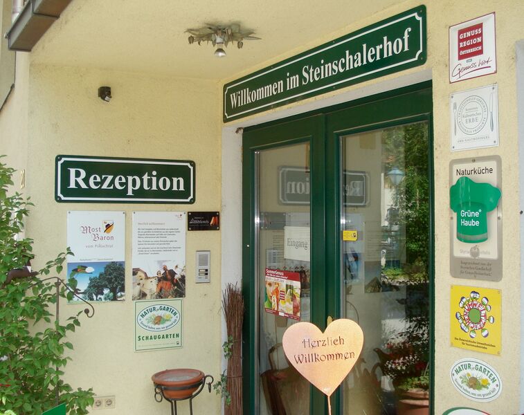 Datei:SH Eingang Rezeption Auer.jpg