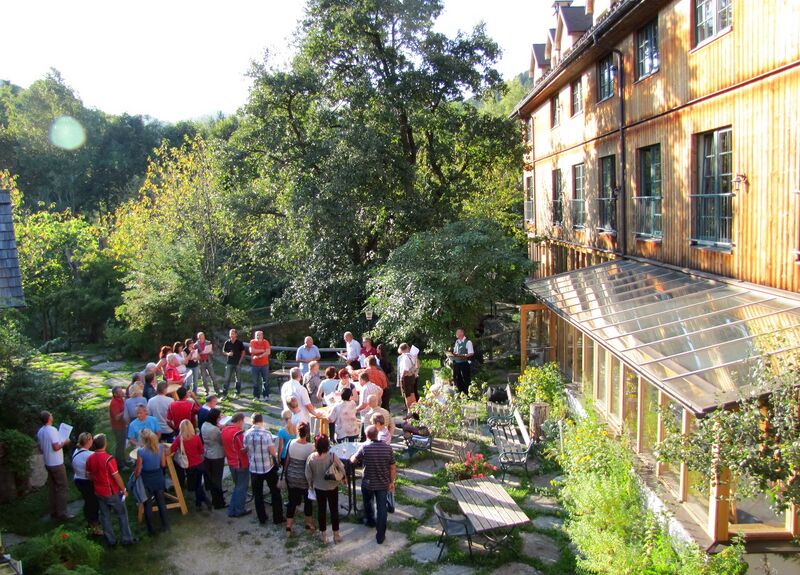 Datei:Dirndlroyal Empfang Südgarten.jpg