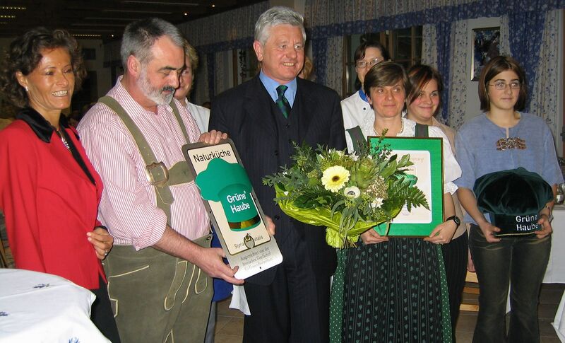 Datei:Verleihung Grüne Haube.jpg