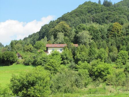 Haus KÖnigswiese im Grünen von Süden