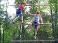 Giant Ladder im Dschungelparcours
