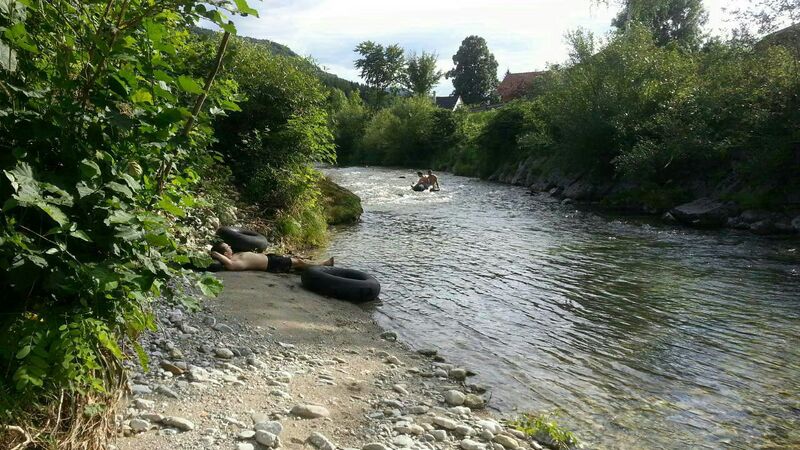 Datei:Pielach Schlauch fahren Felix.jpg