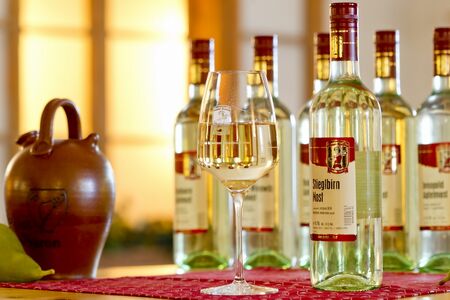 Most-Bluzer und Mostflaschen (Fam. Zeiner)