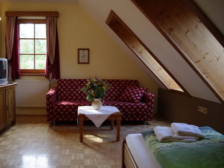 Blick von der Tür durchs Zimmer 309