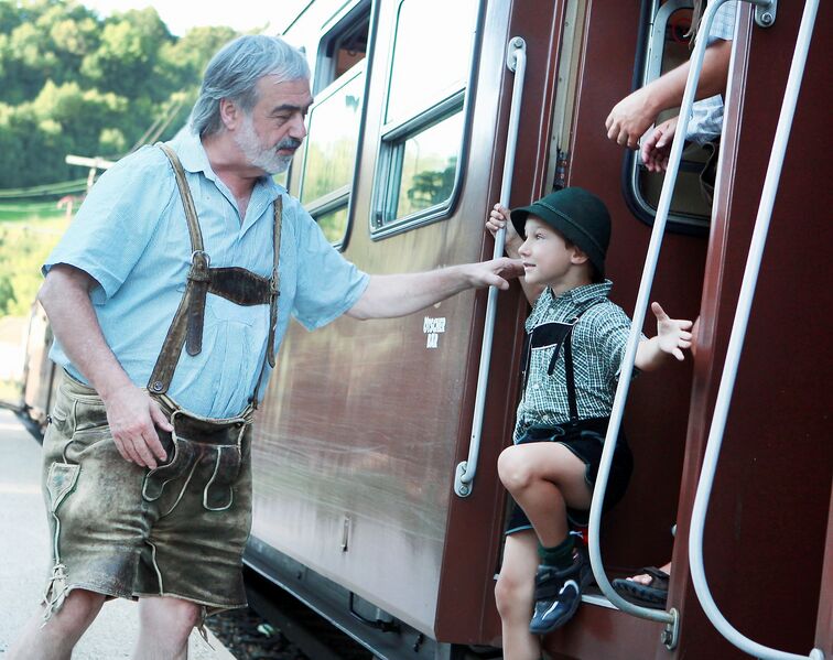 Datei:WF Zuganreise Kind JW.jpg