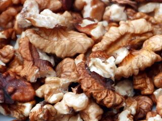 Nüsse - frisch "geschält"