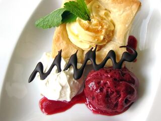 vegane Nachspeise mit Eis