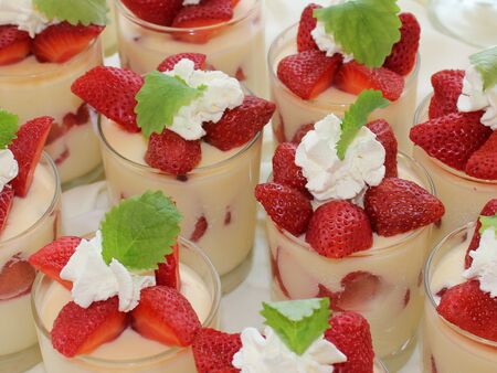 Erdbeer-Yogkurt im Glas