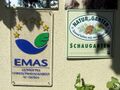 EMAS-Schild beim Eingang Rezeption Steinschalerhof